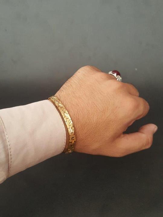 Golden%20Shinny%20Thin%20Art%20Hand%20Chain%20Charm%20Bracelet%20for%20Boys%20and%20Men%20-%20Image%203