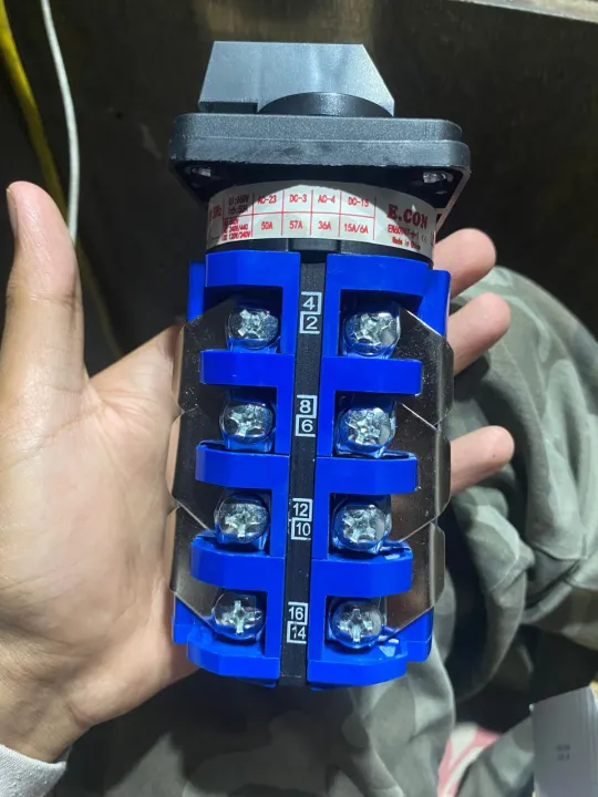 E.CON%20Change%20Over%20Switch%20%7C%20Universal%20Rotary%20Switch%20%7C%204%20Pole%20Change%20Over%20Switch%20LW26-4P-50A%20-%20Image%204