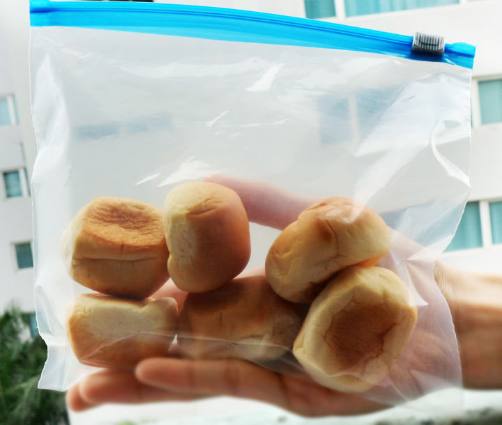 Pack%20of%2010%20Food%20Storage%20Freezer%20Bags%20with%20Zip%20Lock%20Slider%201%20Liter%20Capacity%20-%20Image%207