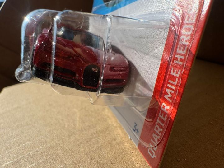 Hot%20Wheels%20'16%20Bugatti%20Chiron%20-%20Image%203