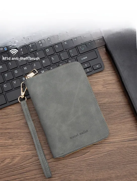 Voyager%20Series%20%E2%80%93%20RFID%20Protected%20Passport%20Cover%20Holder%20&%20Travel%20Wallet%20%7C%20Premium%20Leather%20Passport%20&%20Card%20Wallet%20for%20Men%20&%20Women%20-%20Image%206