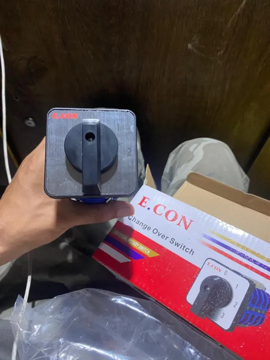 E.CON%20Change%20Over%20Switch%20%7C%20Universal%20Rotary%20Switch%20%7C%204%20Pole%20Change%20Over%20Switch%20LW26-4P-50A%20-%20Image%203