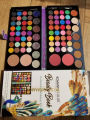 JJ model romantic colors eyeshadows. 