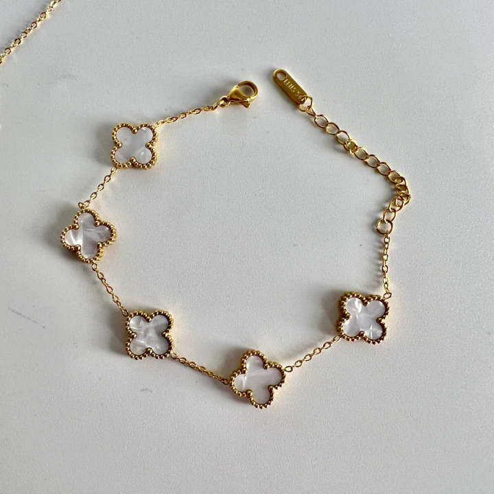 Clover%20Leaf%20Chain%20Bracelet%20-%2018K%20Gold%20Plated%20Bracelet%20-%20Stainless%20Steel%20Bracelets%20-%20Anti%20Tarnish%20JeweIry%20-Imported%20Thai%20Quality%20Jewellery%20For%20Girls%20&%20Women%20-%20Image%204