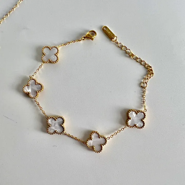 Clover%20Leaf%20Chain%20Bracelet%20-%2018K%20Gold%20Plated%20Bracelet%20-%20Stainless%20Steel%20Bracelets%20-%20Anti%20Tarnish%20JeweIry%20-Imported%20Thai%20Quality%20Jewellery%20For%20Girls%20&%20Women%20-%20Image%204