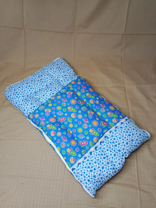 Hoody%20Travel%20Bed%20for%20Babies%20Blue/Pink%20-%20Image%203