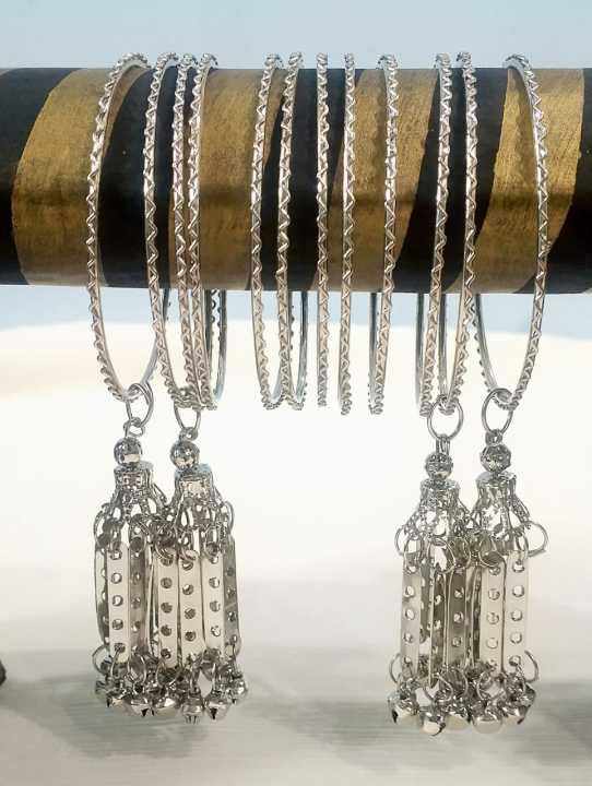 Bangles%20Sets%20with%20Hanging%20Charms%20%7C%20Traditional%20Pakistani%20Jewelry%20for%20Weddings%20&%20Festivals%20-%20Image%205