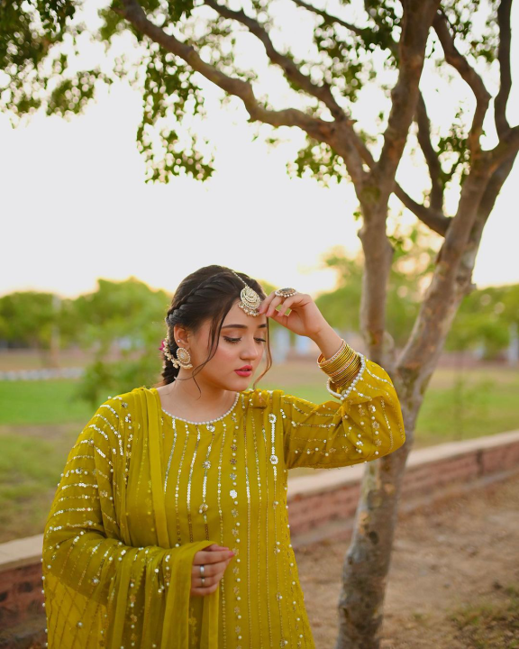 Wedding%20Wear%20Fancy%20Sequince%20Embroidered%20Shirt%20for%20Women%20with%20Dupatta%20Flapper%20(3-Piece%20Suit)%20Fancy%20Wedding%20Dresses%20for%20Women%20-%20Image%203