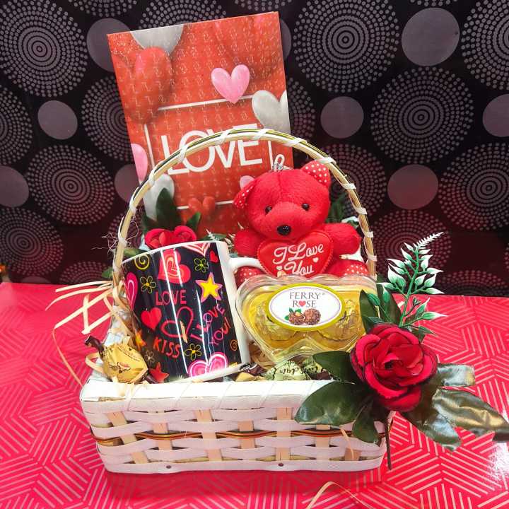 love basket gift for lovers , gift for love ,  husband  , wife , girlfriend , boyfriend , boys , girls , chocolate basket for gift valentine day gift basket