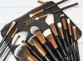 Zoeva 15 Pieces Makeup Brushes With Pouch. 