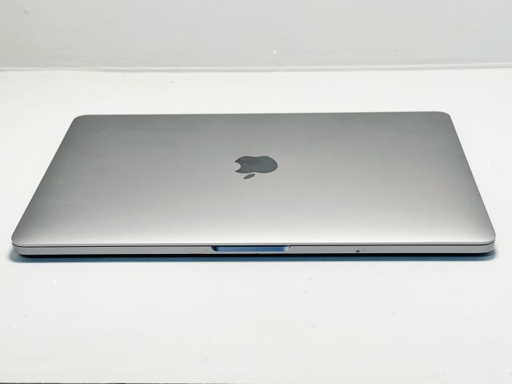 Apple%20MacBook%20Pro%202020%20M1%20(A2338)%20-%2013.3"%20Retina%20Display%20-%20Apple%20M1%20Processor%20-%2016GB%20RAM%20-%20(256GB%20SSD%20TO%20512GB%20SSD)%20-%20Touch%20Bar%20-%20Touch%20ID%20-%20With%20Copy%20Box%20-%20Daraz%20Like%20New%20-%20RAPPLE%20STORE%20-%20Image%208