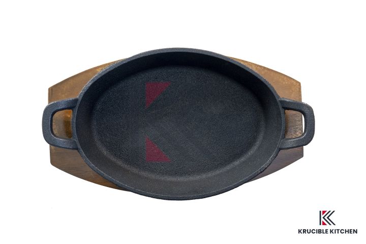 cast%20iron%20Sizzler%209"%20(22.7%20CM),%20Oval%20Deep%20with%20Wooden%20Base,%20Krucible%20Kitchen,%20Cast%20Iron%20Naturally%20Non%20Stick,%20Serving%20-%20Image%207