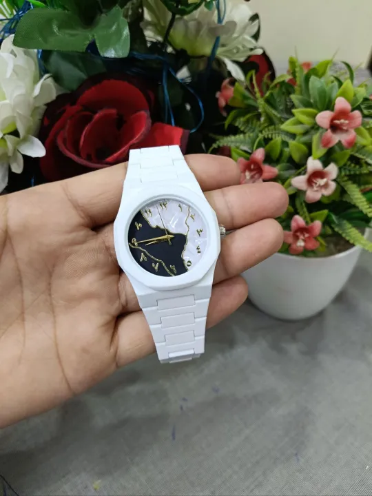 Black%20Arabic%20Aura%20Watch%20For%20Men%20%E2%80%93%20Elegant%20Design,%20Arabic%20Numerals,%20Premium%20Quartz%20Movement%20look%20like%20smart%20watch%20-%20Image%205