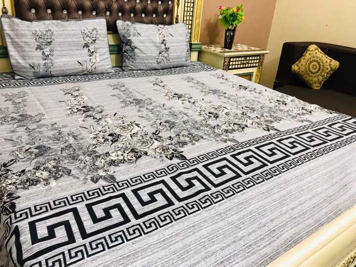 3PCS%20VERSACE%20DESIGN%20BEDSHEET%20SET%20KING%20SIZE%20100%25%20PURE%20COTTON%20SATIN%20BEDSHEET%20FOR%20DOUBLE%20BED%20KING%20PRINTED%20DESIGN%20BEDSHEET%20SET%20WITH%20PILLOW%20COVERS%20-%20Image%202