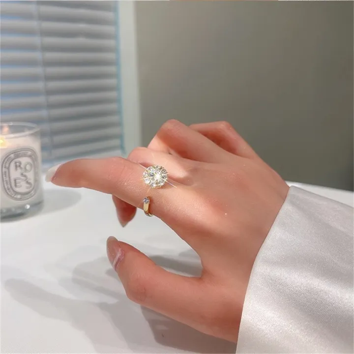 Elegant%20Floral%20Design%20Gold%20Plated%20Spinning%20Ring%20with%20Simulated%20Diamond%20Accents%20for%20Women%20-%20Image%207