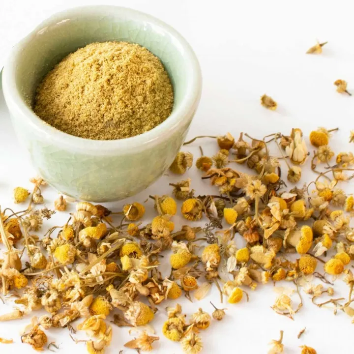 Chamomile%20Tea%20Flowers%20Powder%20Matricaria%20Chamomilla%20Powder%20(Gul%20Babona%20Powder)%20-%20100%20Grams%20-%20Image%202