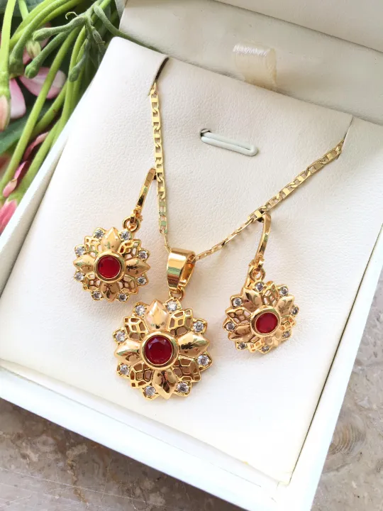 Elegant%20jewelry%20%20-%20Locket%20Set%20-%20maroon%20%20zircon-%20Golden%20-%20Image%202
