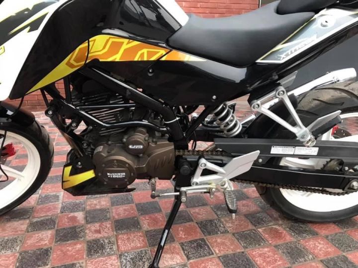 UM%20Xtreet%20250cc%20Aingle%20Cylinder%20Disc%20brakes%20-%20Image%206