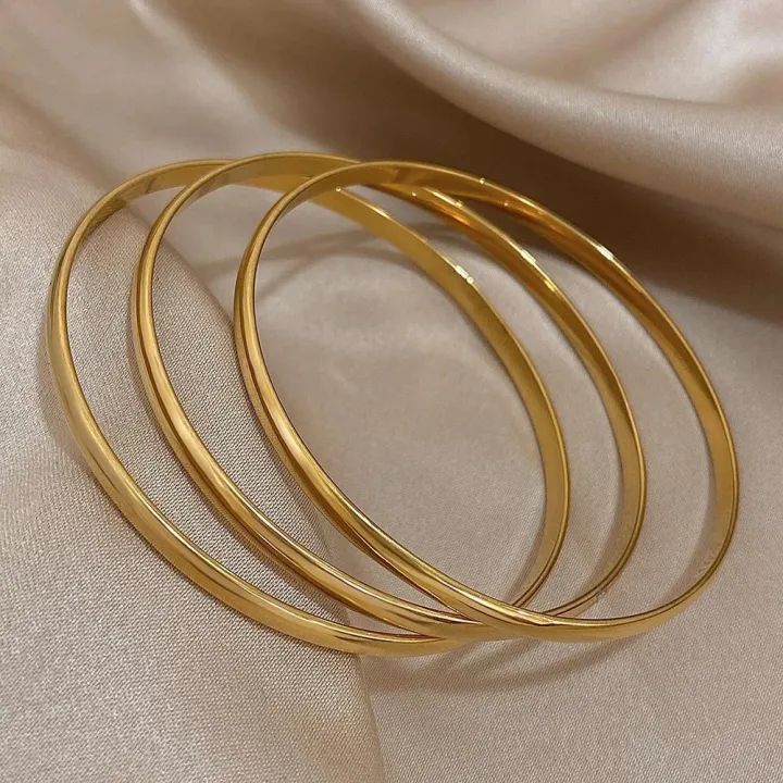 4Pcs%20Plain%20Steel%20Plated%20non-openable%20Bracelets%20%7C%20Gold%20Bangle%20Bracelet%20Kara%20for%20Women%20Girls%20Fashion%20Jewelry%20%7C%20Golden%20Plain%20bangles%20for%20women%20-%20Image%203