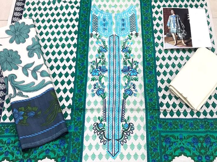 Embroidered%20Khaddar%20Dress%202022%20with%20Wool%20Shawl%20-%20Image%204