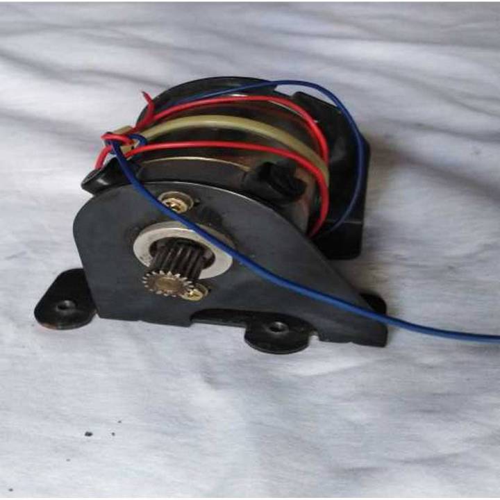 Motor Permanent Magnet DC Motor With Encoder and Stand (Voltage : 24DC), (Approx, RPM 2200)  USED