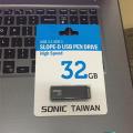 Sonic 32 GB USB 3.1 Flash Drive with Slope Design - Black. 