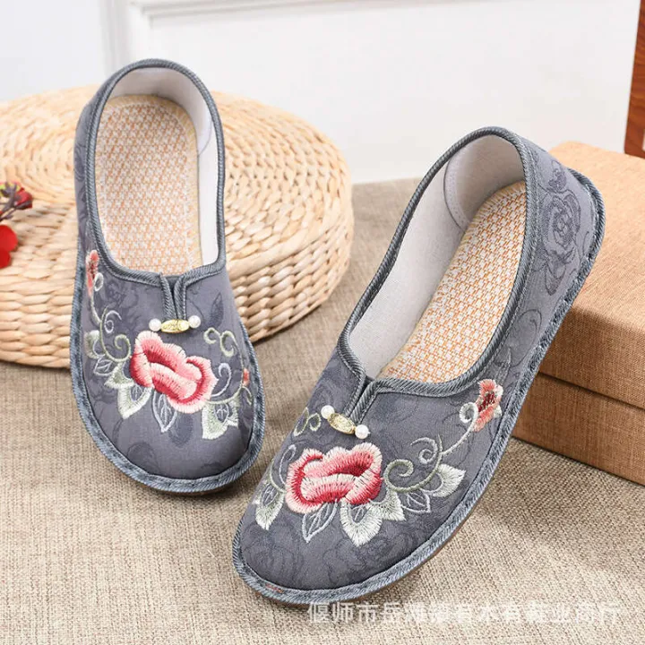 Old%20Beijing%20cloth%20women's%20anti%20slip%20soft%20sole,%20comfortable%20mother's%20middle-aged%20and%20elderly%20grandmother%20flat%20sole%20single%20shoes,%20Hanfu%20embroidered%20shoes%20-%20Image%203