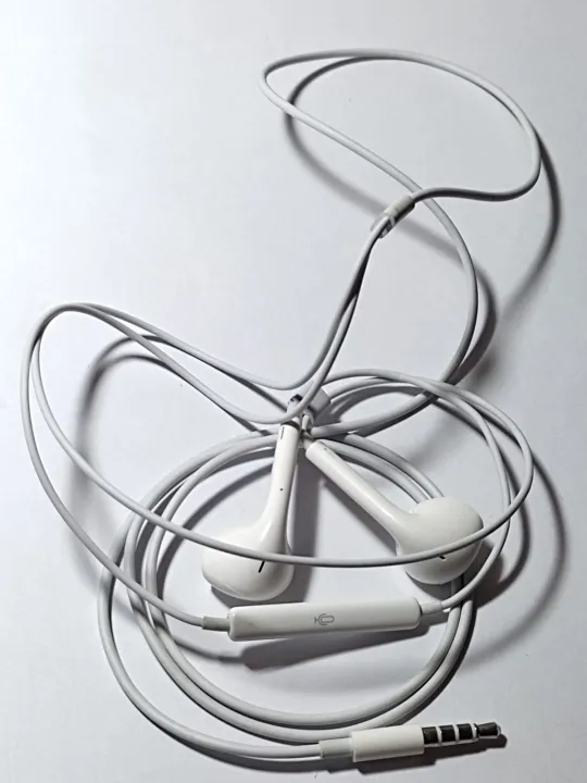 Earphone%20iPhone%206,6s%20original%20handsfree%20%7C%20Imported%20%7C%20Genuine%20%7C%20Balanced%20Sound%20with%20deep%20base%20and%20built%20in%20mic%20%7C%20handfree%20-%20Image%207