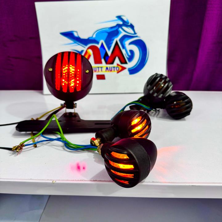 Ultra%20quality%20Backlight%20for%20all%20motorbikes%5BLED%20Rear%20Brake%20Light%20with%20Side%20Indicators%20%5D/Cafe%20Racer/Bobber/Street%20Bike%20-%20Image%203