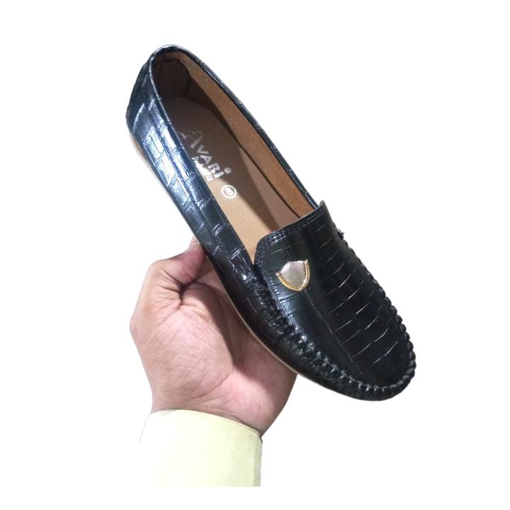 Black shoes for girls in synthetic leather stylish shoes for women