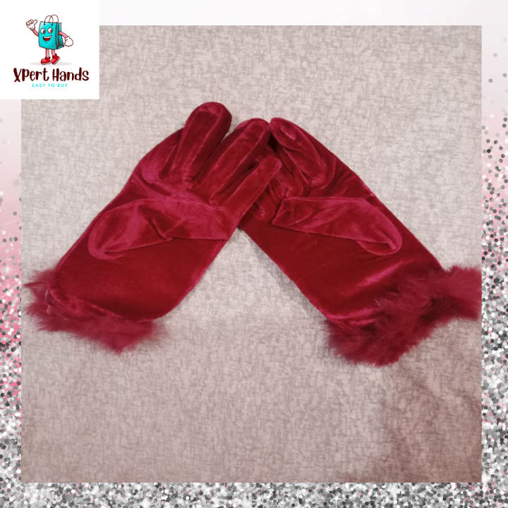 Women's%20Girl's%20Black%20Winter%20Velvet%20Gloves%20With%20Frr%20Cuff%20On%20Wrist%20-%20Image%203
