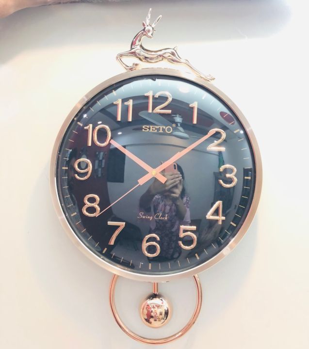 PRETTY GLASS ROUND DESIGN WALL CLOCK WITH ATTRACTIVE HORSE STRUCTURE ON TOP ALONG WITH ROUND PENDULUM IN GOLD TOUCH FANCY AND ATTRACTIVE WALL CLOCK STYLISH DESIGN SMOOTH MACHINE WALL CLOCK HANGING WALL CLOCK HOME DECORATION PERFECT GIFT ITEM