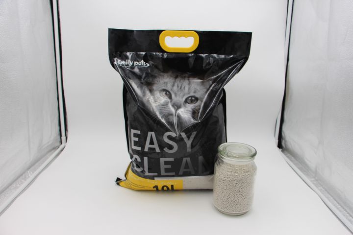 Cat%20Litter%20Easy%20Clean%20by%20Emily%20Pets-10L-Lemon(Imported)%20-%20Image%204