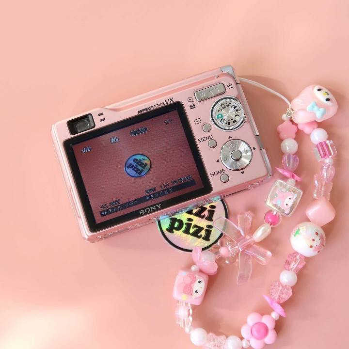 Sony%20Cyber-shot%20DSC-W80%20Pink%20%E2%80%93%207.2%20MP%20%7C%20Compact%20&%20Stylish%20Camera%20%7C%203x%20Optical%20Zoom%20%7C%20Great%20Condition%20(9.5/10)%20-%20Image%202