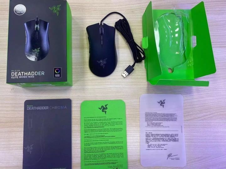 Razer%20DeathAdder%20Chroma%20-%20Multi-Color%20Ergonomic%20Gaming%20Mouse%20-%2010,000%20DPI%20Sensor%20-%20Comfortable%20Grip%20-%20World's%20Most%20Popular%20Gaming%20Mouse%20-%20Image%203
