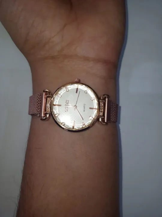 Cute%20And%20Classy%20Magnetic%20Wrist%20Watch%20-%20Image%207