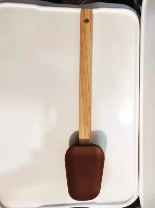 Silicone%20Spatula%20with%20Wood%20Handle%20%E2%80%93%20Eco-Friendly,%20Heat%20Resistant%20to%20260%C2%B0C%20/%20500%C2%B0F,%20Stain%20Resistant%20Kitchen%20Tool%20-%20Image%208