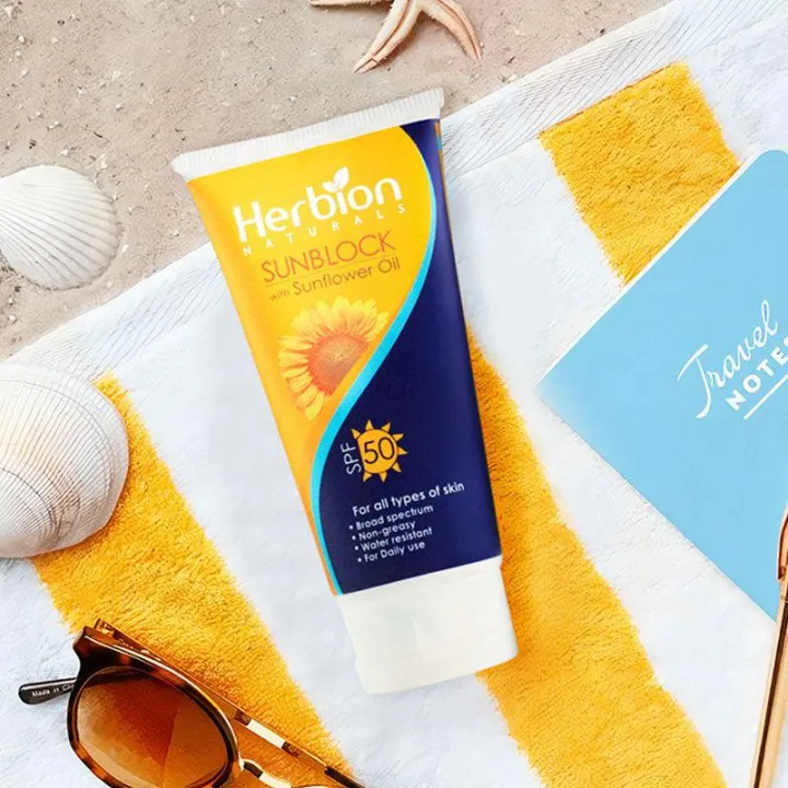 Herbion%20Natural%20Sun%20Block%20SPF%2050%20%7C%20Natural%20Sun%20Block%20Free%20From%20White%20Cast%20%7C%20100ml%20-%20Image%205