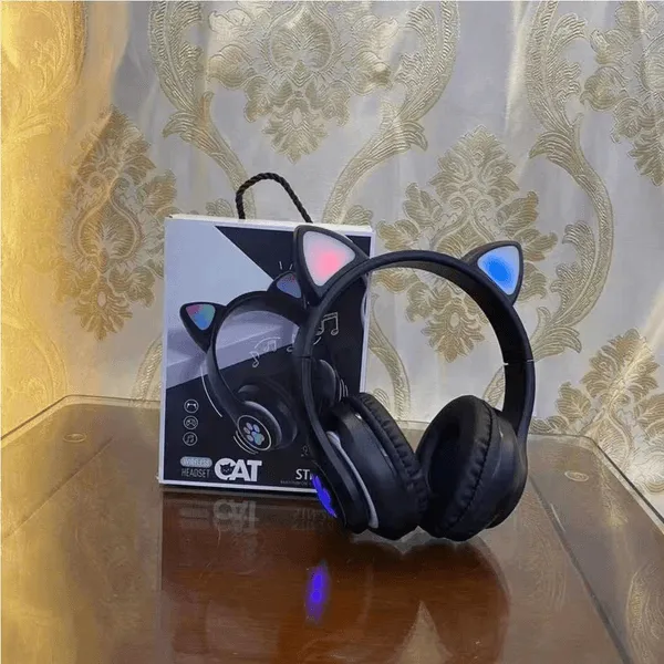 Cat%20Ear%20Wireless%20Bluetooth%20Headphones%20for%20Girls%20with%20LED%20Light%20and%20Microphone%20-%20Image%205
