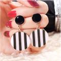 Black & White Round Dangle Earrings. 
