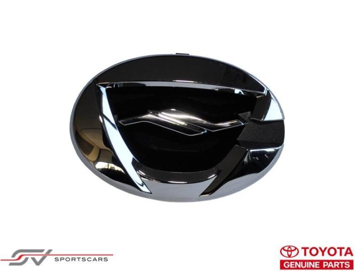TOYOTA%20COROLLA%20AXIO%20FRONT%20EMBLEM%20(Car%20Logo)%20-%20Image%204
