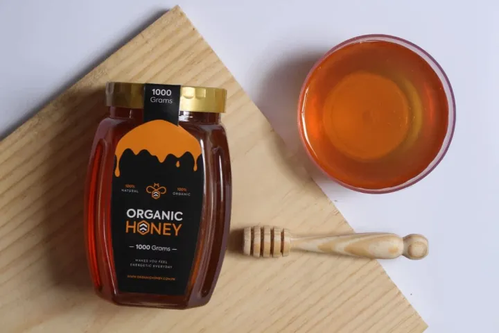 Natural%20Honey%20by%20Sarif%20Foods%20-%20100%25%20Pure%20Honey%20Export%20Quality%20-%201KG%20-%20Image%203