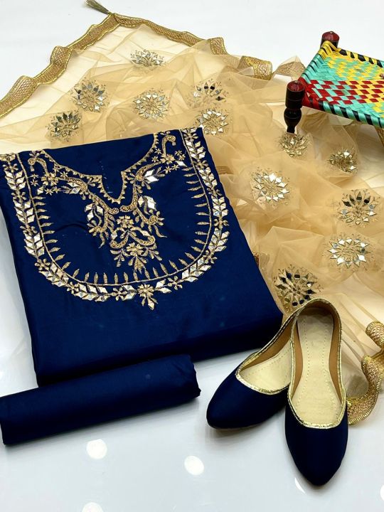 Buzzazi%20Fancy%20Wedding%20Wear%20Ladies%204%20Piece%20Dress%20%E2%80%93%20Kataan%20Mirror%20Work%20Shirt,%20Net%20Dupatta%20&%20Complimentary%20Khussa%20-%20Image%202