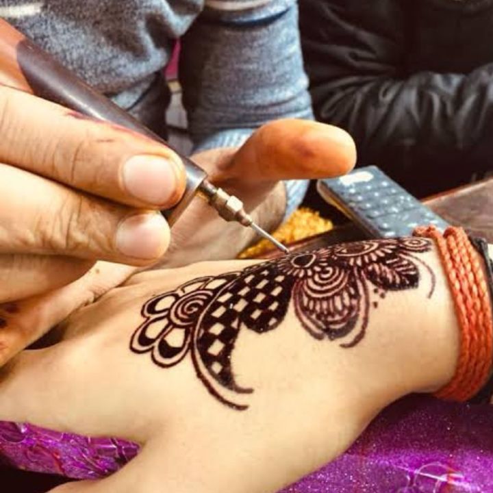 mehndi%20injection%20pen%20kit%20mehndi%20pen%20with%201%20bottle%20&%208%20nozzles%20for%20creating%20henna%20mehndi%20designs-%20diy%20mehndi%20applicator%20tool%20kit%20-%20Image%205