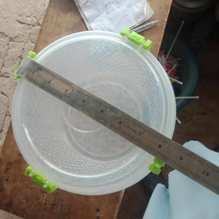 Large%20Size%20%20Plastic%20Storage%20Box%20with%20Airtight%20Locking%20Clips%20-%20Beautiful%20Design,%20Freezer%20Safe,%20BPA%20Free%20-%20Image%205