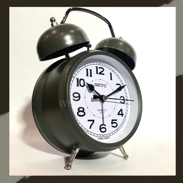 Loud%20alarm%20clock%20twin%20bell%20big%20size%20with%20light%20for%20night%20vision%20and%20antique%20look%20-%20Image%204