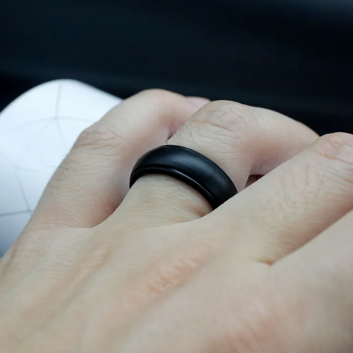 SC%20Wholesale%20Men%20Outdoor%20Sport%20Rings%20Step%20Edge%20Design%20Breathable%20Rubber%20Ring%202023%20Classic%208mm%20Arc%20Silicone%20Wedding%20Rings%20for%20Men%20-%20Image%206
