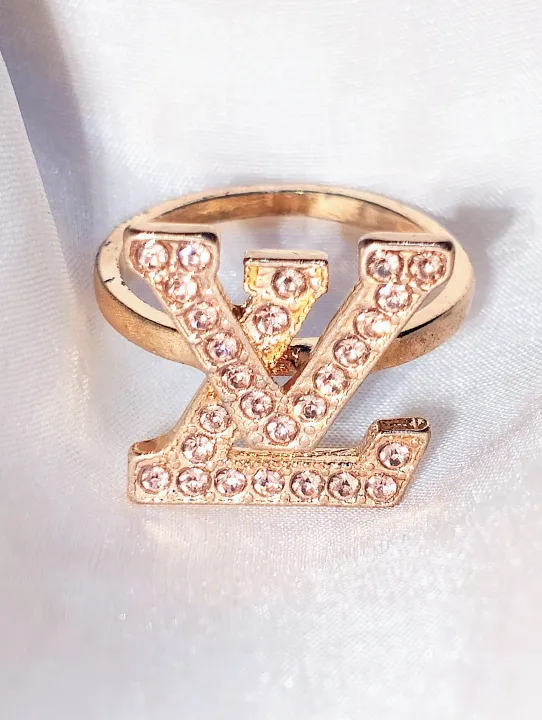 Premium%20Luxury%20Gold-Silver%20Plated%20Zircon%20Ring%20for%20Women%20%E2%80%93%20Elegant%20Attractive%20Engagement%20&%20Party%20Ring%20-%20Image%203