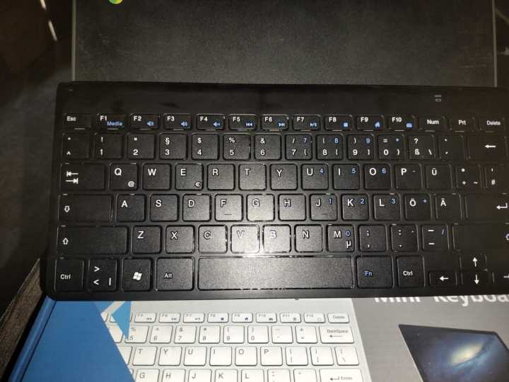 KB230%20Ultra%20Thin%20%20wireless%20%20Silent%20Typing%20Mini%20Keyboard%20numeric%20keypad%20(black)%20-%20Image%202