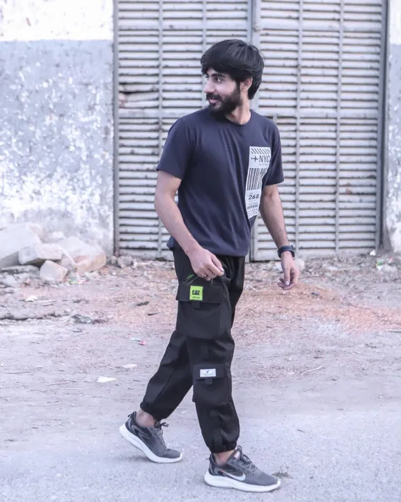 Men%206%20Pocket%20Black%20Cargo%20Trouser%20Pant%20Korean%20Style%201st%20Time%20In%20Pakistan%20For%20Boys%20And%20Men%20-%20Image%204